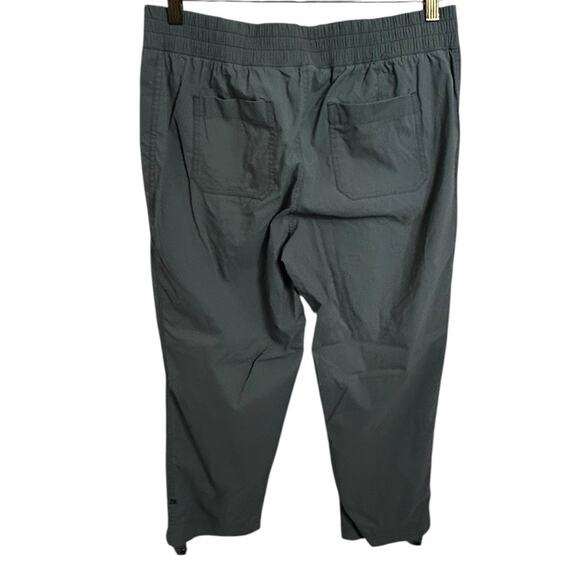 Eddie Bauer Gray Cropped Hiking Pants Sz M Outdoor Zip Pockets Elastic Waist - Picture 5 of 6